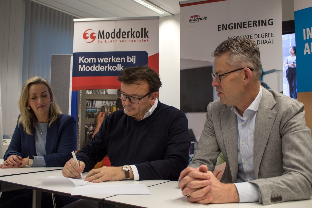 Modderkolk - modderkolk-toekomstbestendig-onderwijs-avans-hogeschool-industriele-automatisering-ondertekening-1280x853