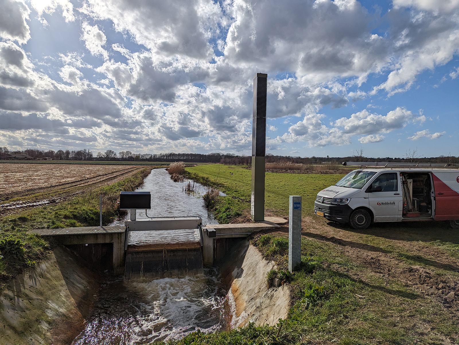 Modderkolk - solar-watermanagement-stuw-telemetrie-installatie-veld